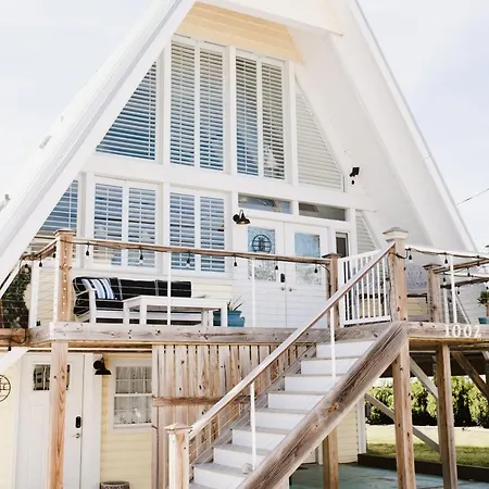A-Frame | 2 Minutes To Beach | Pet Friendly | Loft
